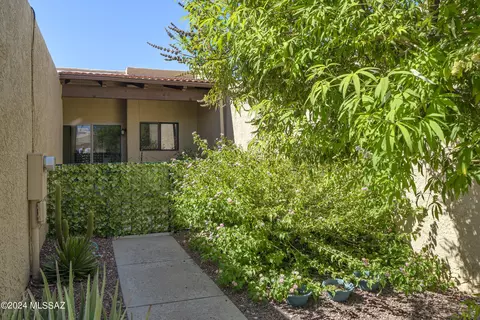Exterior - 9826 E 1st St, Tucson, AZ 85748 photo 5 of 7