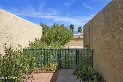 Exterior - 9826 E 1st St, Tucson, AZ 85748 photo 6 of 7