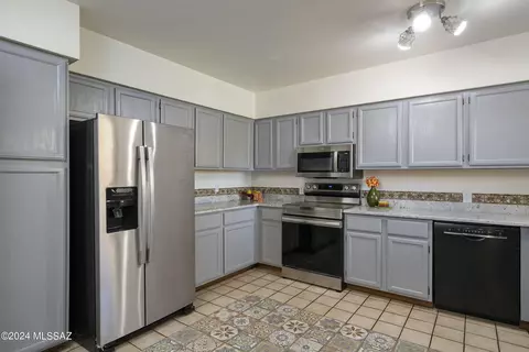 9826 E 1st St, Tucson, AZ 85748
