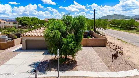 773 S Baker James Cauthen Pl, Vail, AZ 85641