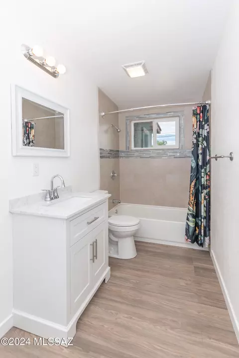 Bath - 6848 S Downing Ave, Tucson, AZ 85756 photo 2 of 2