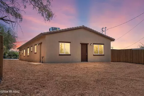 742 W Calle Adelanto, Tucson, AZ 85705