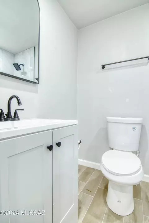 Bath - 808 E Halcyon Rd, Tucson, AZ 85719 photo 1 of 8
