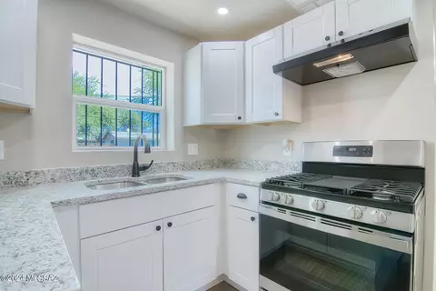Kitchen - 808 E Halcyon Rd, Tucson, AZ 85719 photo 5 of 6