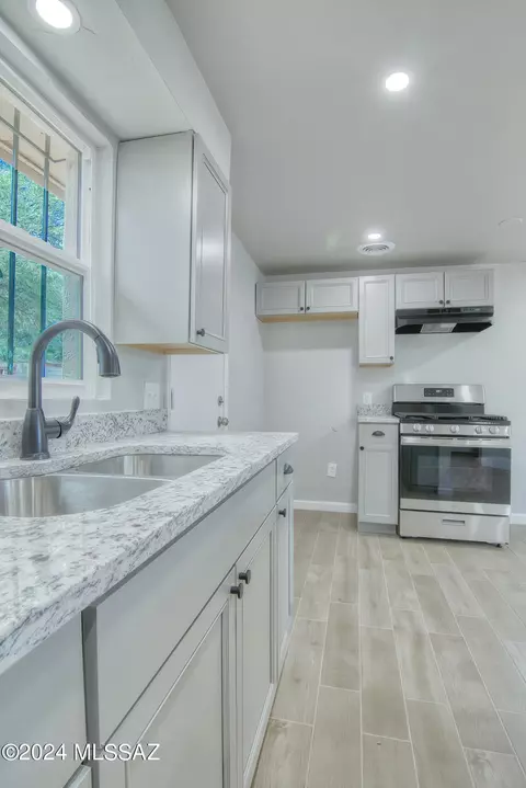 Kitchen - 808 E Halcyon Rd, Tucson, AZ 85719 photo 2 of 6