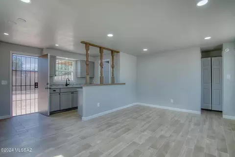 Living - 808 E Halcyon Rd, Tucson, AZ 85719 photo 3 of 9