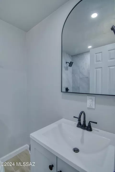 Bath - 808 E Halcyon Rd, Tucson, AZ 85719 photo 3 of 8