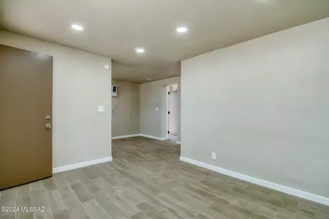 Living - 808 E Halcyon Rd, Tucson, AZ 85719 photo 8 of 9