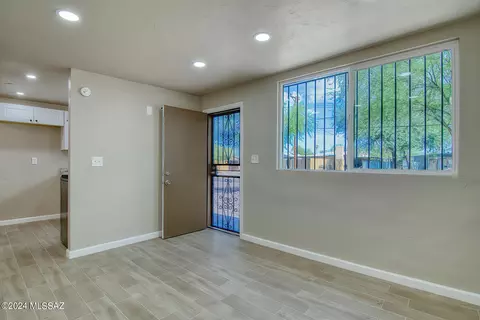 Living - 808 E Halcyon Rd, Tucson, AZ 85719 photo 6 of 9
