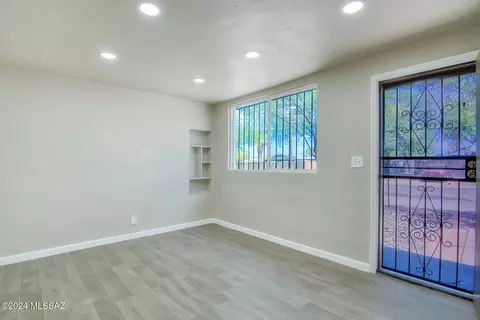 Living - 808 E Halcyon Rd, Tucson, AZ 85719 photo 9 of 9