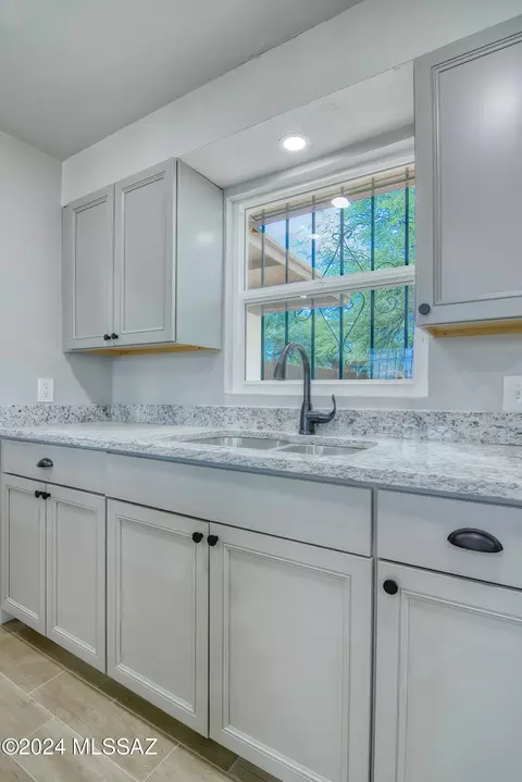 Kitchen - 808 E Halcyon Rd, Tucson, AZ 85719 photo 1 of 6