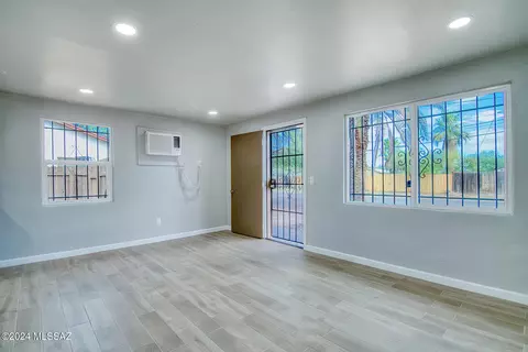 Living - 808 E Halcyon Rd, Tucson, AZ 85719 photo 1 of 9