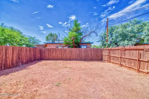 Exterior - 808 E Halcyon Rd, Tucson, AZ 85719 photo 5 of 9