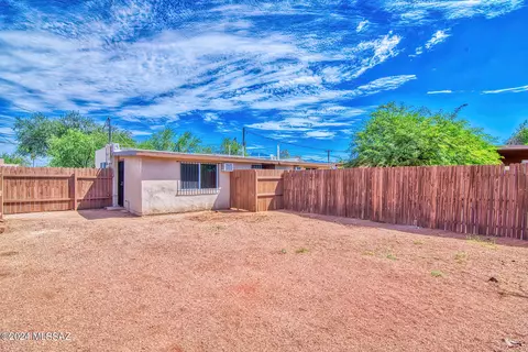 Exterior - 808 E Halcyon Rd, Tucson, AZ 85719 photo 6 of 9