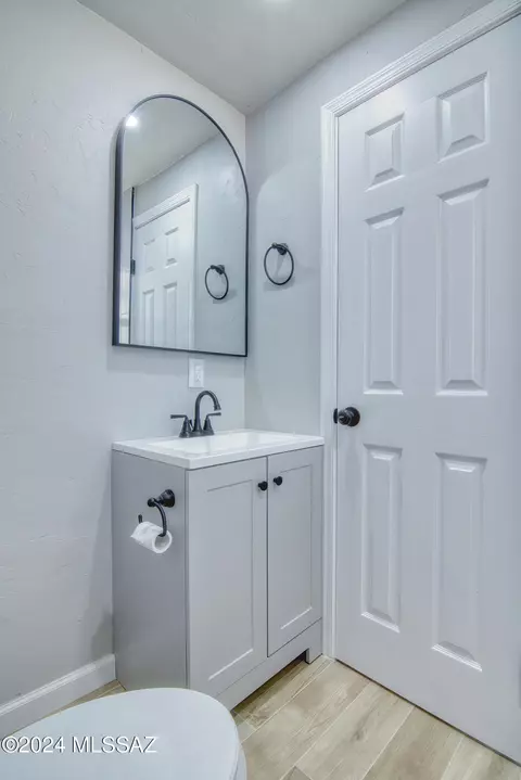 Bath - 808 E Halcyon Rd, Tucson, AZ 85719 photo 5 of 8