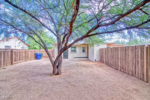 Exterior - 808 E Halcyon Rd, Tucson, AZ 85719 photo 2 of 9