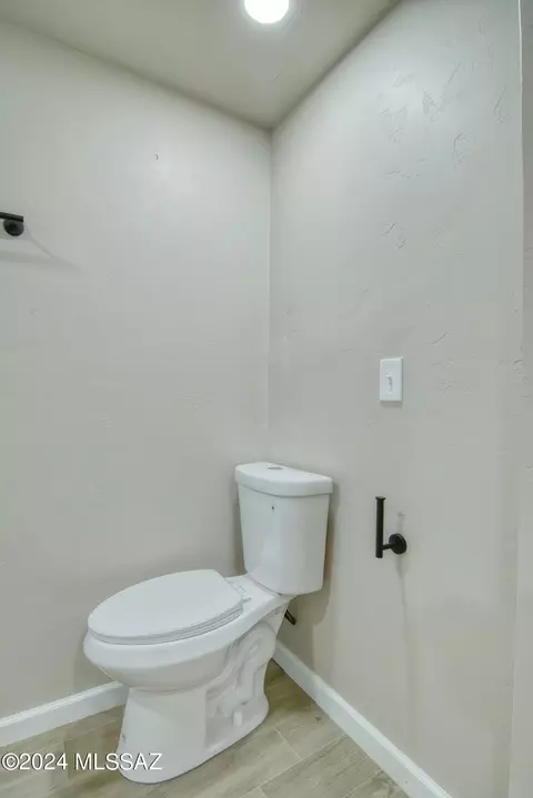 Bath - 808 E Halcyon Rd, Tucson, AZ 85719 photo 7 of 8