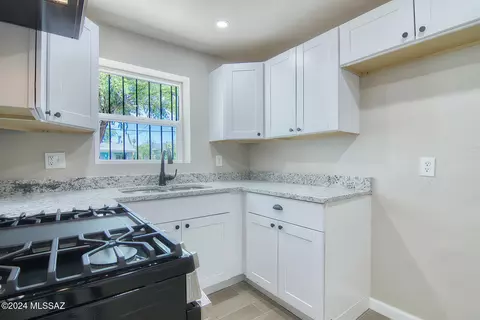 Kitchen - 808 E Halcyon Rd, Tucson, AZ 85719 photo 6 of 6