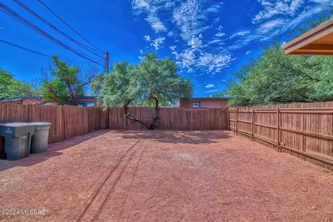 Exterior - 808 E Halcyon Rd, Tucson, AZ 85719 photo 3 of 9
