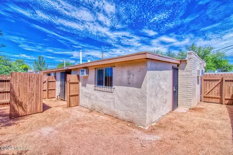 Exterior - 808 E Halcyon Rd, Tucson, AZ 85719 photo 8 of 9