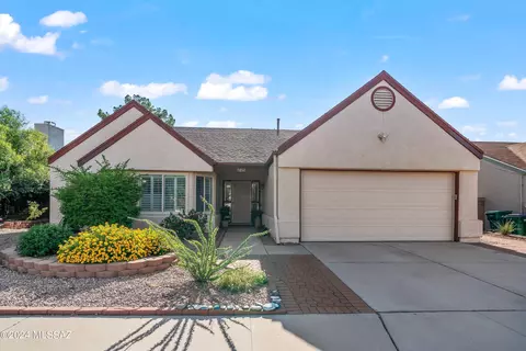 7852 N Roundstone Dr, Tucson, AZ 85741