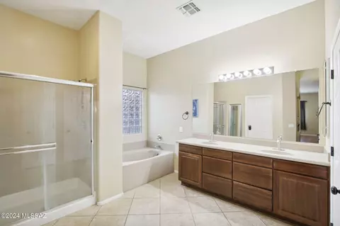 Bath - 564 S Blue River Loop, Vail, AZ 85641 photo 2 of 3