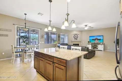 Kitchen - 564 S Blue River Loop, Vail, AZ 85641 photo 3 of 4