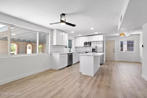 9520 E Watson Dr, Tucson, AZ 85730 photo 5
