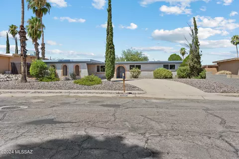 9520 E Watson Dr, Tucson, AZ 85730 photo 2
