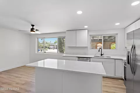9520 E Watson Dr, Tucson, AZ 85730 photo 7