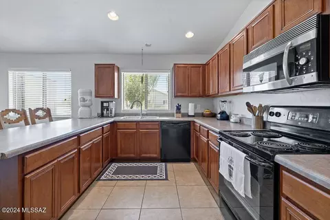 Kitchen - 13604 E Dawn Dr Rd, Vail, AZ 85641 photo 2 of 3