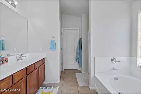 Bath - 13604 E Dawn Dr Rd, Vail, AZ 85641 photo 1 of 6
