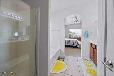 Bath - 13604 E Dawn Dr Rd, Vail, AZ 85641 photo 3 of 6