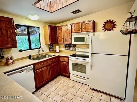 8908 E Mcclellan St, Tucson, AZ 85710 photo 10
