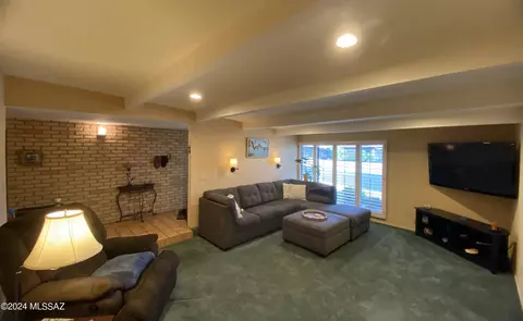 8908 E Mcclellan St, Tucson, AZ 85710 photo 5