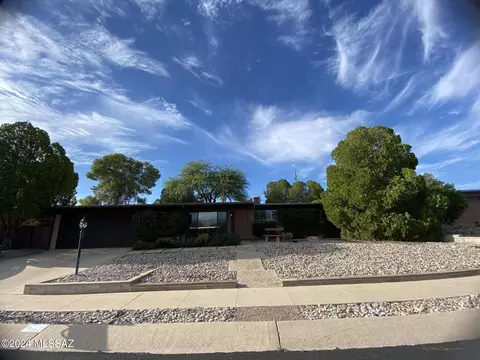 8908 E Mcclellan St, Tucson, AZ 85710 photo 2