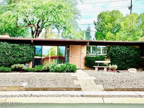 8908 E Mcclellan St, Tucson, AZ 85710