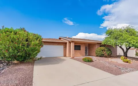 826 W Arbor Ridge Dr, Green Valley, AZ 85614