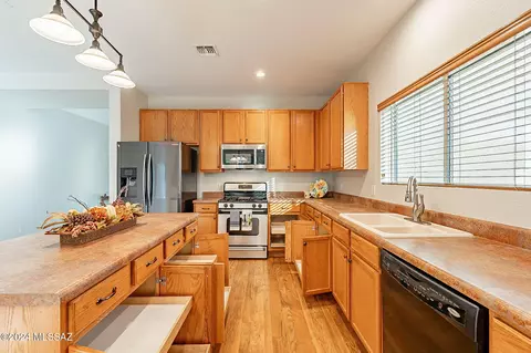 14901 N Twin Lakes Dr, Tucson, AZ 85739
