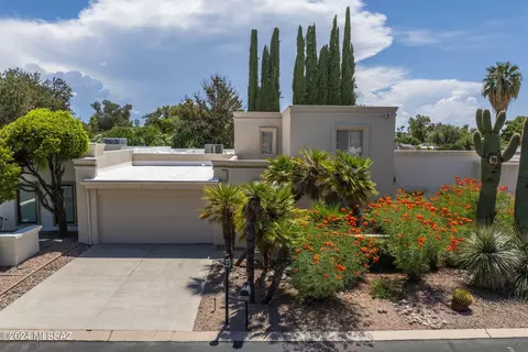 8010 N Casas Pl, Tucson, AZ 85742