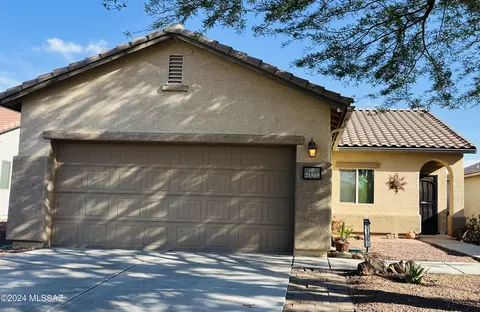 21569 E Governor Dr, Red Rock, AZ 85145