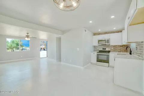 7752 E Apple Tree Dr, Tucson, AZ 85730