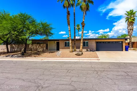 8701 E Placita Del Escuela, Tucson, AZ 85710