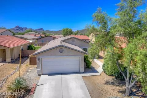 10093 N Blue Crossing Way, Tucson, AZ 85743