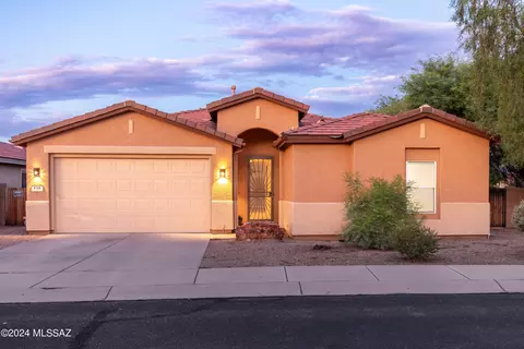 8186 N Stonehill Dr, Tucson, AZ 85743