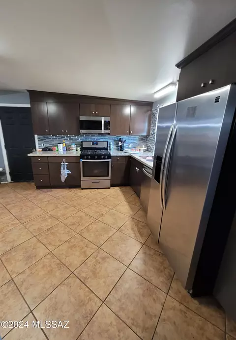 Kitchen - 6985 E Stella Rd, Tucson, AZ 85730 photo 1 of 2