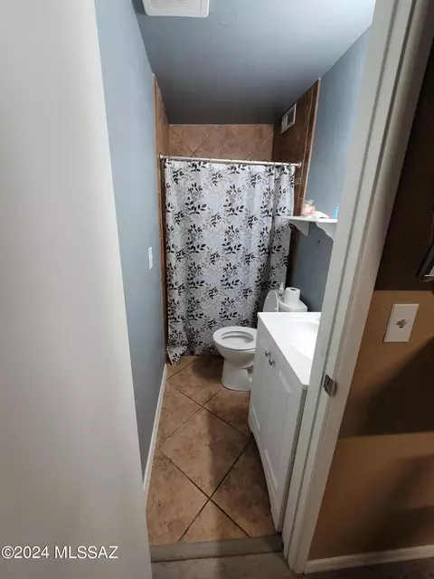 Bath - 6985 E Stella Rd, Tucson, AZ 85730 photo 1 of 3