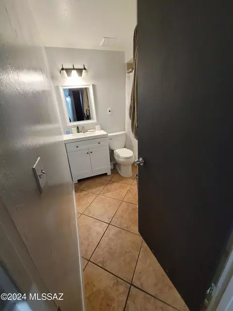 Bath - 6985 E Stella Rd, Tucson, AZ 85730 photo 2 of 3