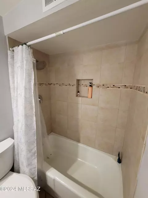 Bath - 6985 E Stella Rd, Tucson, AZ 85730 photo 3 of 3