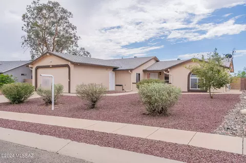 6824 N De Chelly Loop, Tucson, AZ 85741